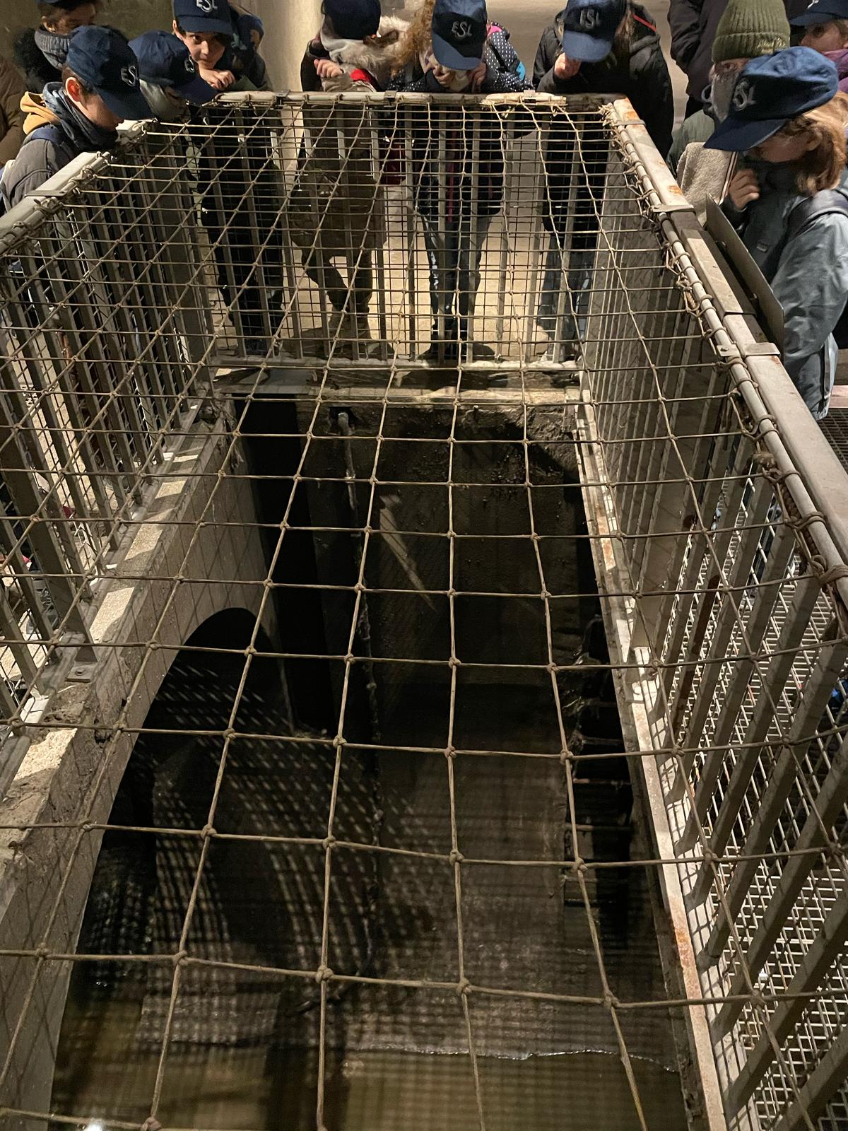 Visite des égouts de Paris pour les CE2
