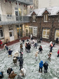 Notre école sous la neige 